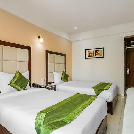 Treebo Trend Hotel Parker 아흐메다바드 외부 사진