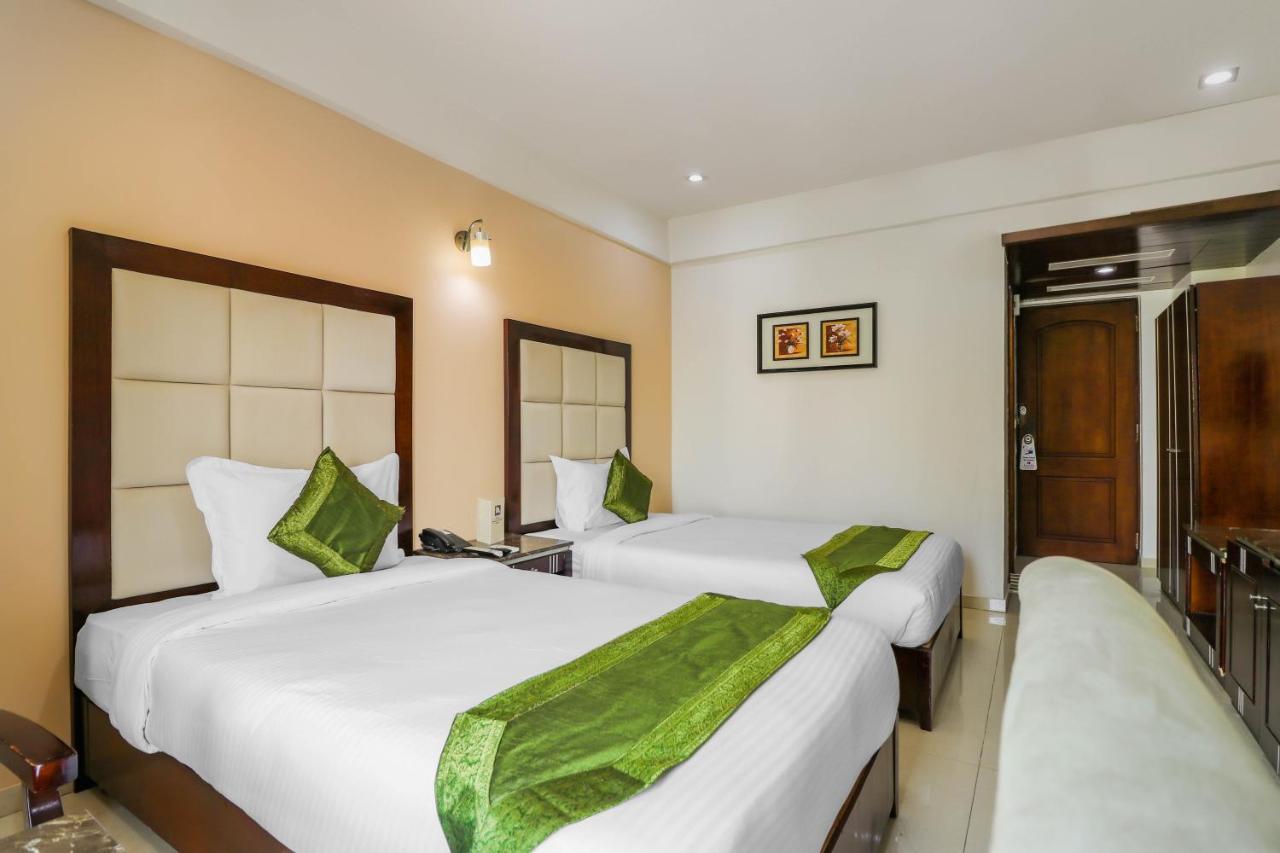Treebo Trend Hotel Parker 아흐메다바드 외부 사진
