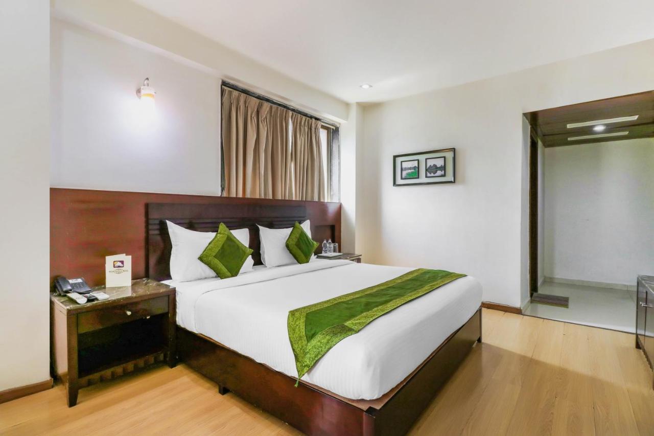 Treebo Trend Hotel Parker 아흐메다바드 외부 사진