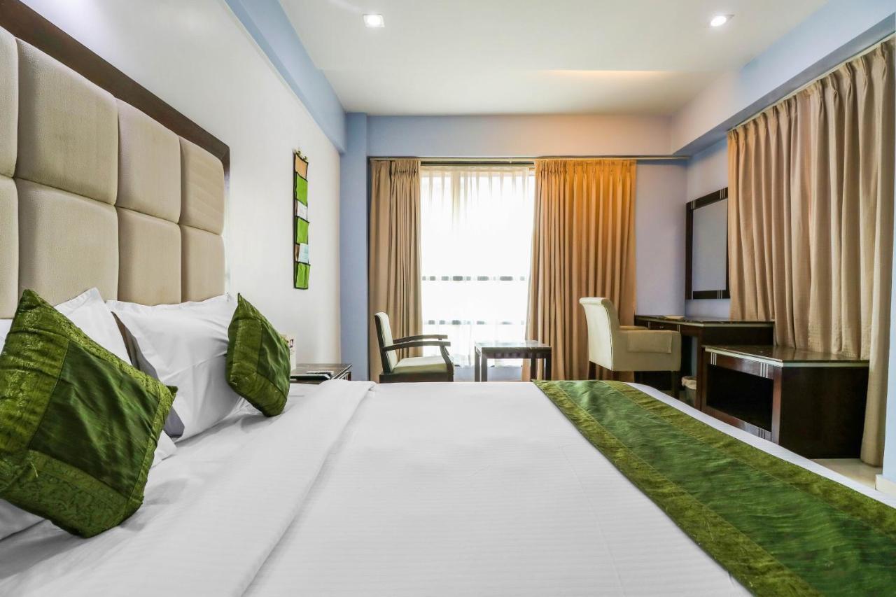 Treebo Trend Hotel Parker 아흐메다바드 외부 사진