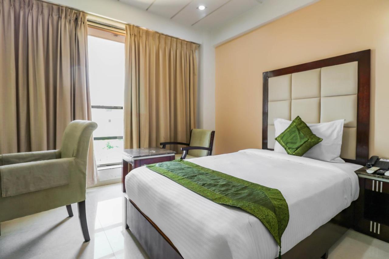 Treebo Trend Hotel Parker 아흐메다바드 외부 사진