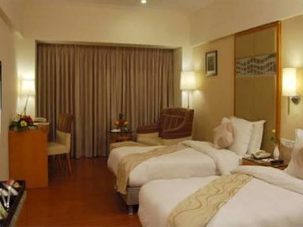 Treebo Trend Hotel Parker 아흐메다바드 외부 사진
